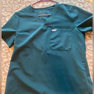 FIGS, one pocket top